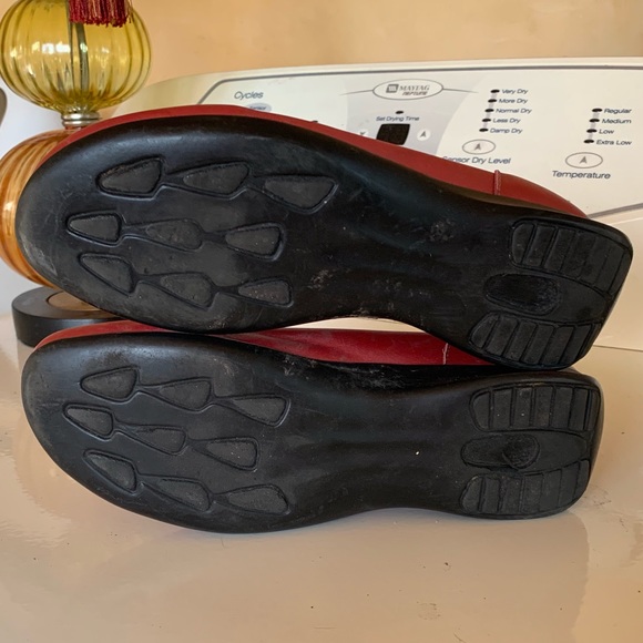 Red Flats - Picture 5 of 5